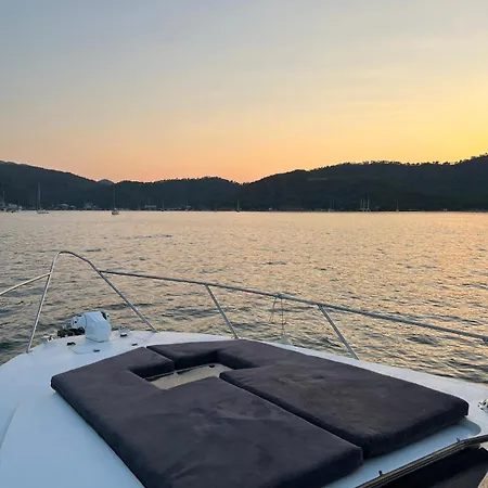 Oeluedeniz Vip Motor Yat Botel Fethiye